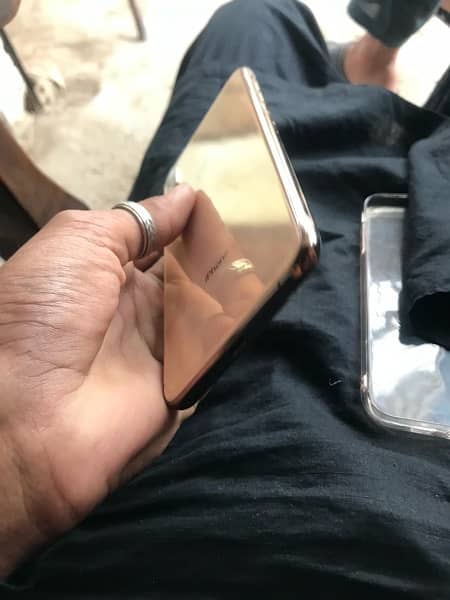 I phone xs max 64 gb golden colour  10 by 10 4