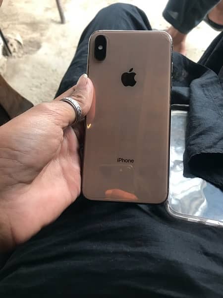 I phone xs max 64 gb golden colour  10 by 10 5