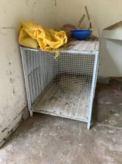 V strong Cage , good condition