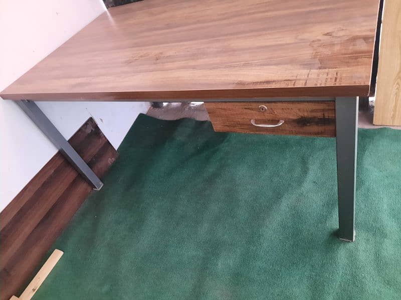 executive 5X3 office table like new 1