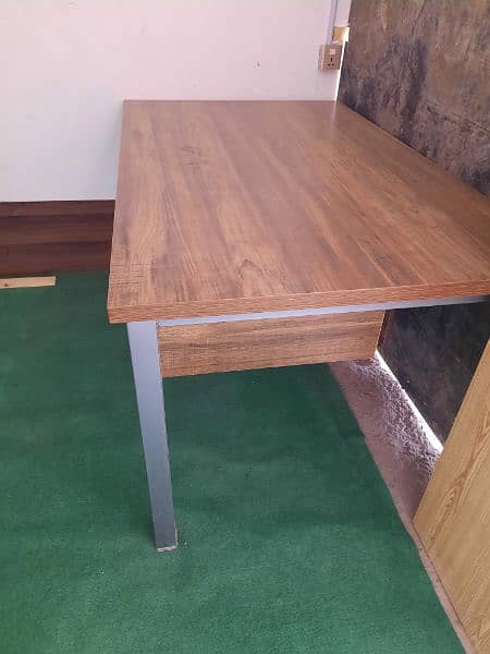 executive 5X3 office table like new 2