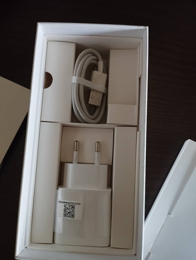 Xiaomi Redmi Note 8 phone with original charger and box 15