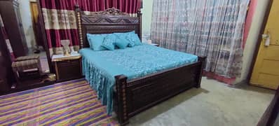 Bed set and dressing table for sale