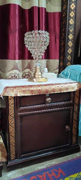 Bed set and dressing table for sale 3