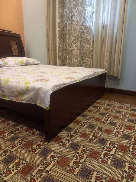 Queen size bed 5×6 without mattress 1