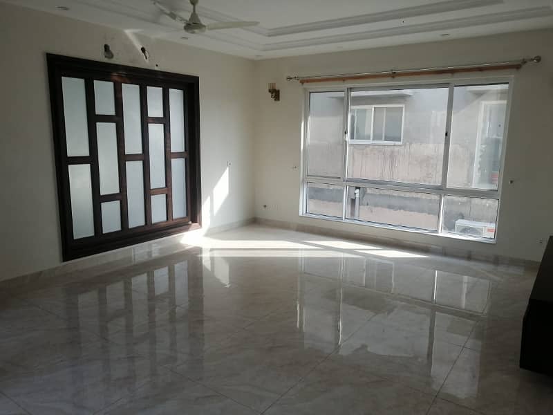 1 KANAL SLIGHTLY USED UPPER PORTION IS AVAILABLE FOR RENT ON TOP LOCATION OF WAPDA TOWN PHASE LAHORE 8