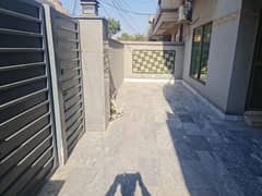 10 SLIGHTLY USED HOUSE IA AVAILABLE FOR SALE ON TOP LOCATION OF F2 BLOCK WAPDA TOWN LAHORE 0
