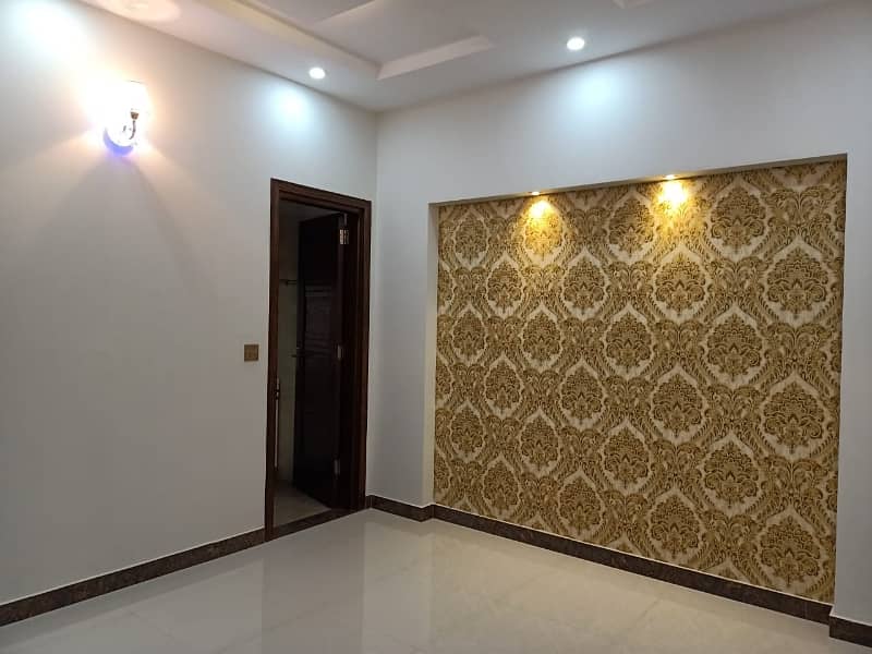 A Centrally Located Upper Portion Is Available For Rent In Lahore 6