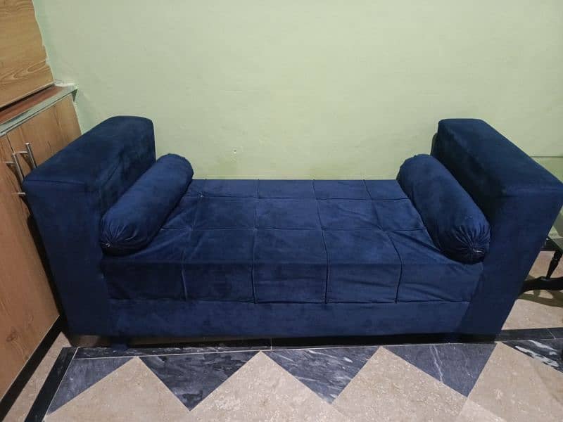 I HAVE SELL MY SOFA URGENTLY. 0