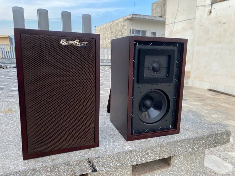 SoundArtist Bookshelf speakers 1