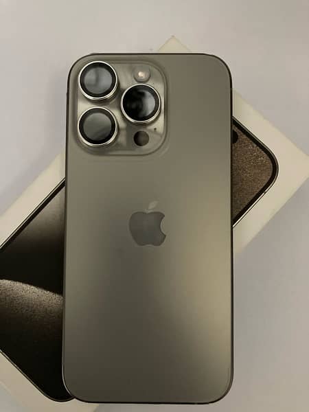 iPhone 15 pro natural titanium 2