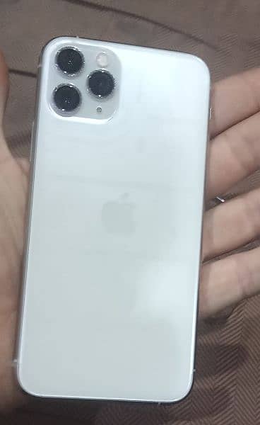 Iphone 11 pro
White color
64 GB
Factory unlock
84 battery he 5