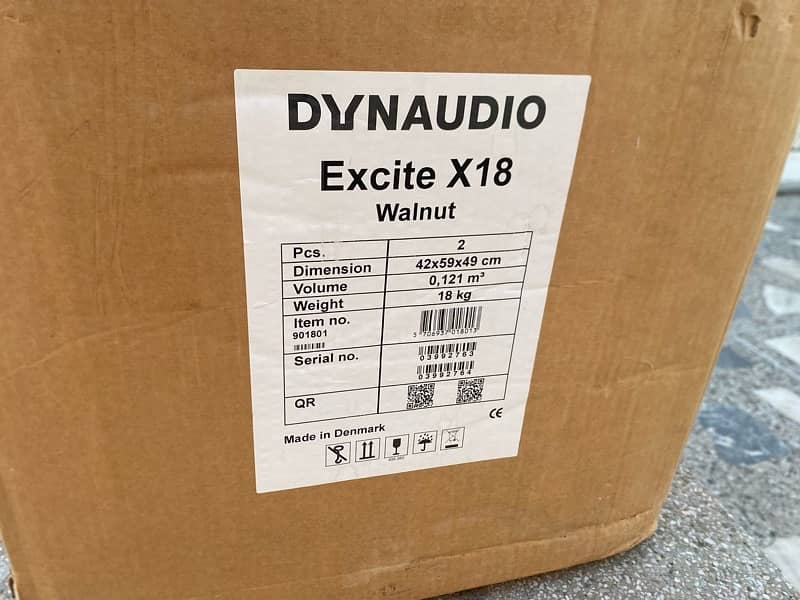 Dynaudio excite x18 bookshelf speakers 14