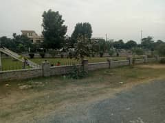1 Kanal Facing Park On 80 Feet Road Best Location For Built Home Near Mosque And Main Road Plot For Sale 0