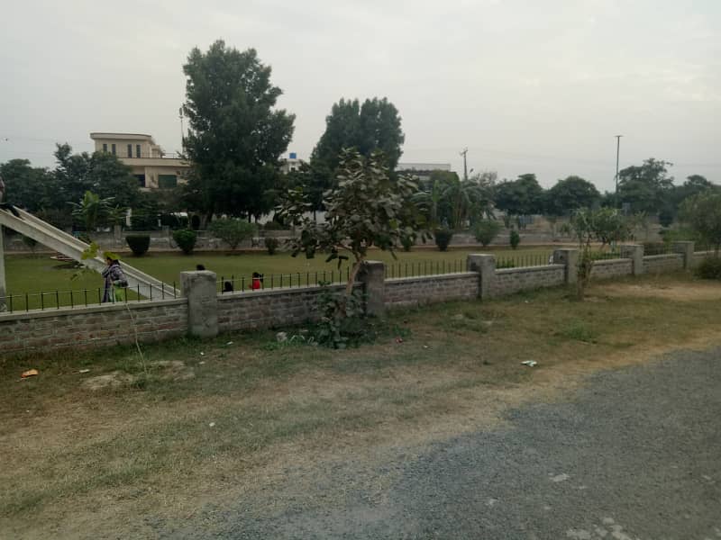 1 Kanal Facing Park On 80 Feet Road Best Location For Built Home Near Mosque And Main Road Plot For Sale 0