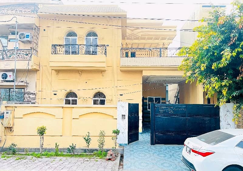 10 Marla House Available For Sale In Wapda Town Block B2 Gujranwala 0