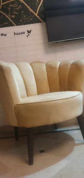 bedroom chairs in good condition for sale 1