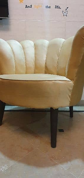 bedroom chairs in good condition for sale 4
