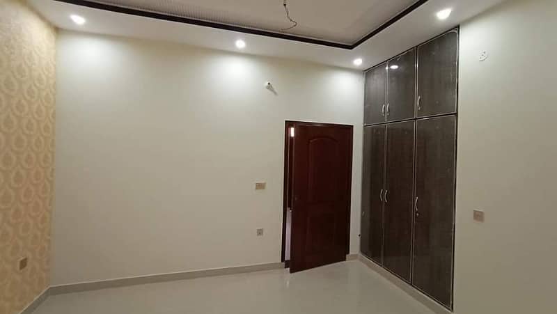 10 MARLA SLIGHTLY USED UPPER PORTION IS AVAILABLE FOR RENT ON TOP LOCATION OF TARIQ GARDENS LAHORE 2