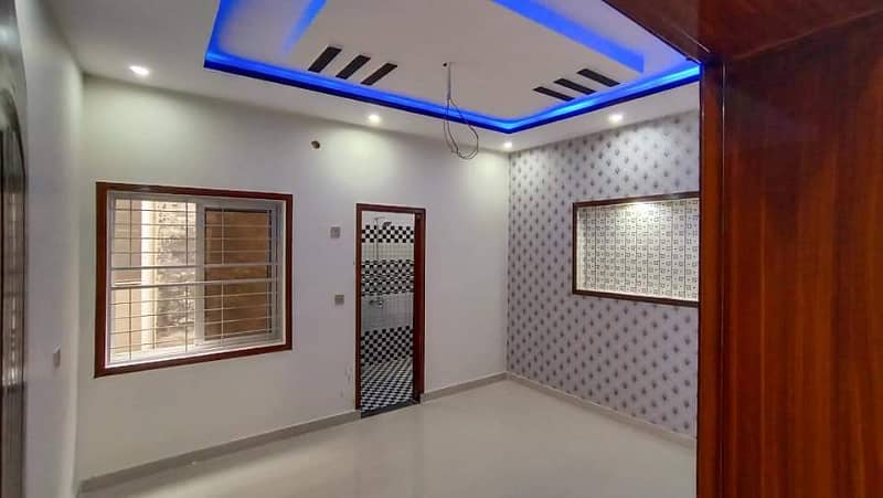 10 MARLA SLIGHTLY USED UPPER PORTION IS AVAILABLE FOR RENT ON TOP LOCATION OF TARIQ GARDENS LAHORE 10