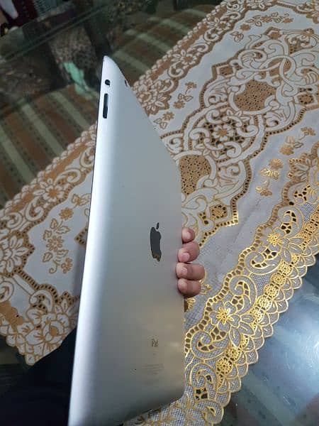 Apple i pad 3  9/10 condition for sale in only 12000 thousand 4