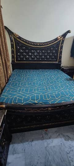 bed set pure wood heavy weight 9/10 condition without matters