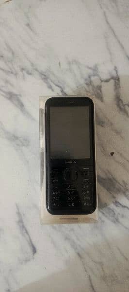 Nokia 8000 4G 1