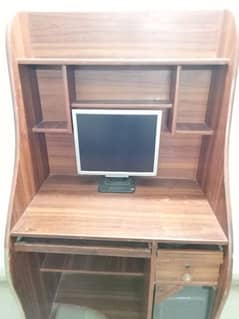 computer table for sale in good condition