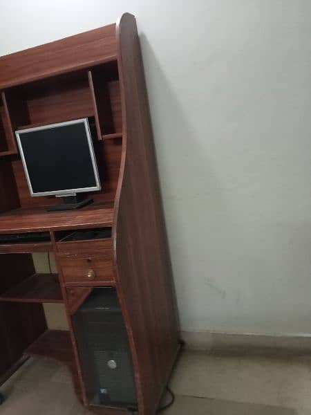 computer table for sale in good condition 2