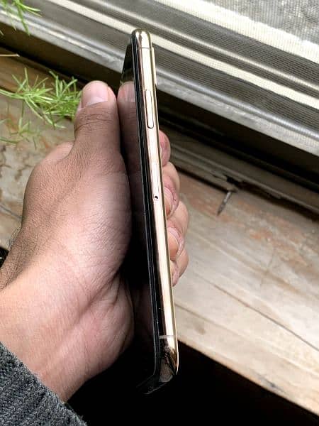 Iphone XS GOLD Waterpack - 64GB - Non PTA  - 76% 2