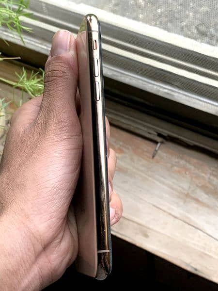 Iphone XS GOLD Waterpack - 64GB - Non PTA  - 76% 4