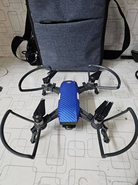 DJI SPARK Drone with Bag Guards Car charger 10/10 New 12