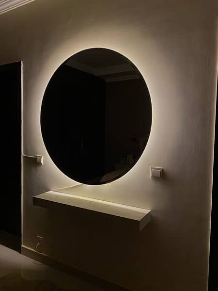 round mirror with lights along with a dressing stand 1