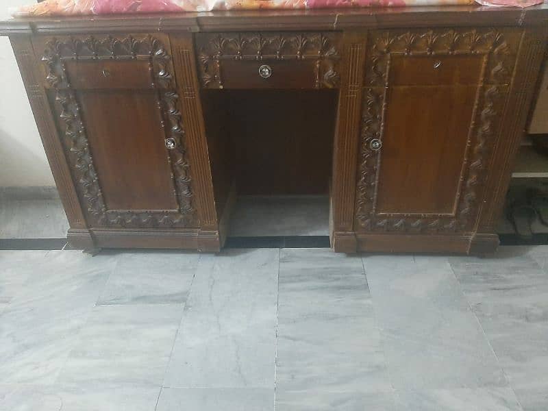 Dressing table without mirror for sale 1