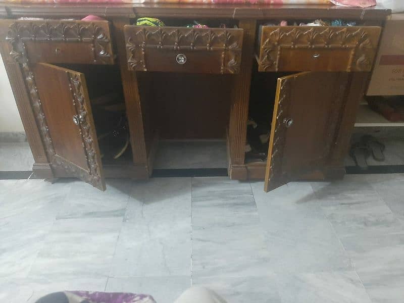 Dressing table without mirror for sale 2