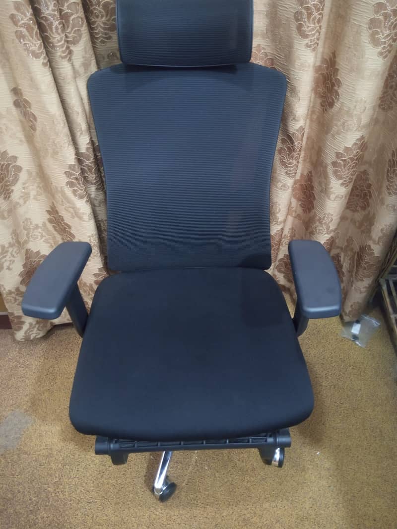 Imported Ergonomic Office Chair with Footrest Brand New Condiotion 1