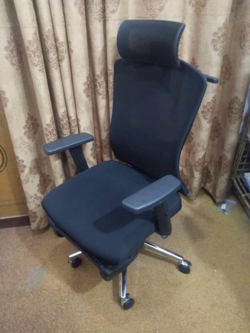 Imported Ergonomic Office Chair with Footrest Brand New Condiotion 4