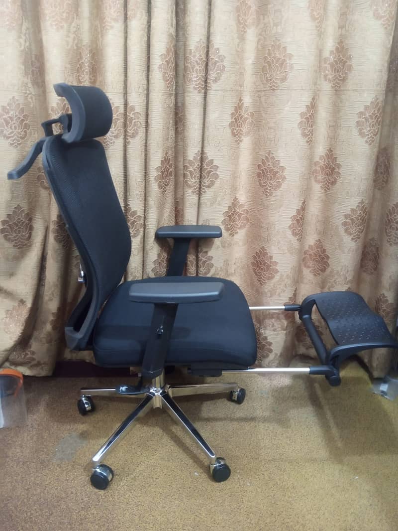Imported Ergonomic Office Chair with Footrest Brand New Condiotion 6