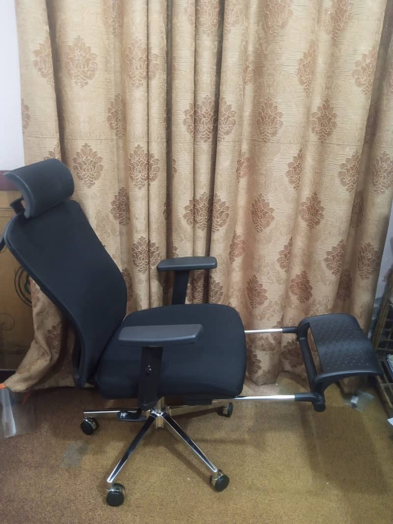 Imported Ergonomic Office Chair with Footrest Brand New Condiotion 8