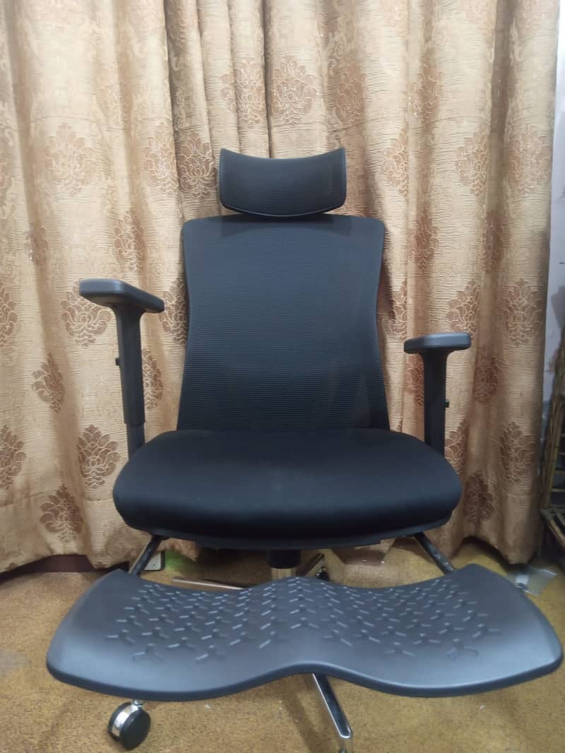 Imported Ergonomic Office Chair with Footrest Brand New Condiotion 9