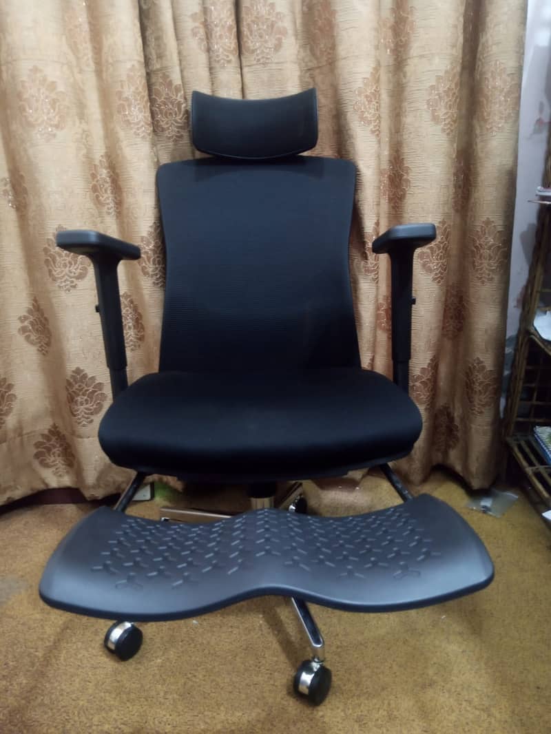 Imported Ergonomic Office Chair with Footrest Brand New Condiotion 10