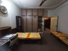 Paying guest/ hostel 4 seater room ( for females only)