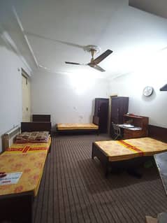 Paying guest/ hostel 4 seater room ( for females only)