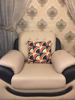 5 Seater Sofa Set in Premium condition