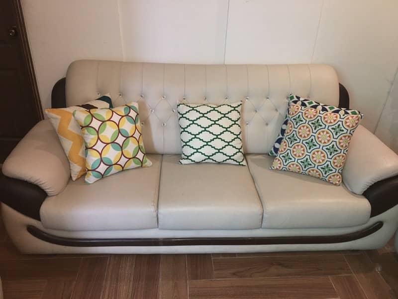 5 Seater Sofa Set in Premium condition 5