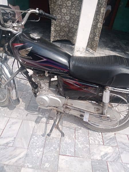 2017 model motercycle sale good condition 2