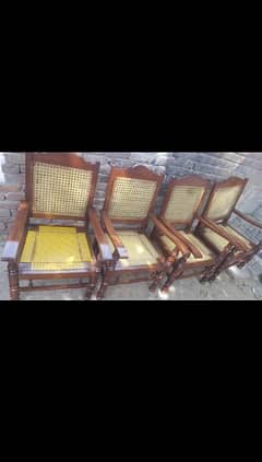chair for sale 4 pice . munsab qimat