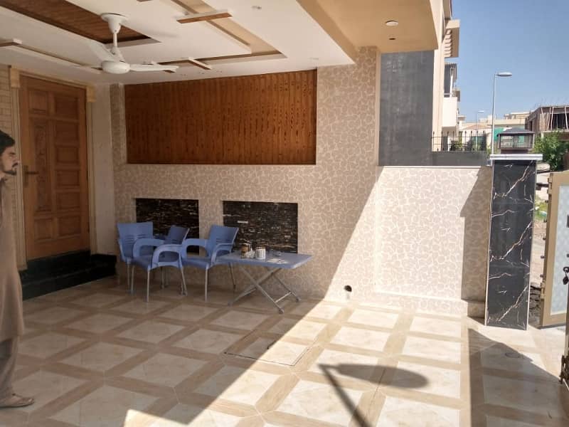 Bahria Town Phase 8, Safari Valley Abubakar Block, 7 Marla Main Boulevard Corner Designer House 5 Bedrooms 6