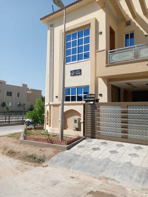 Bahria Town Phase 8, Safari Valley Abubakar Block, 7 Marla Main Boulevard Corner Designer House 5 Bedrooms 37