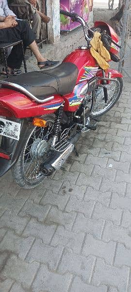 honda 100 for sell good condition serf paso ki zarorat ha 2